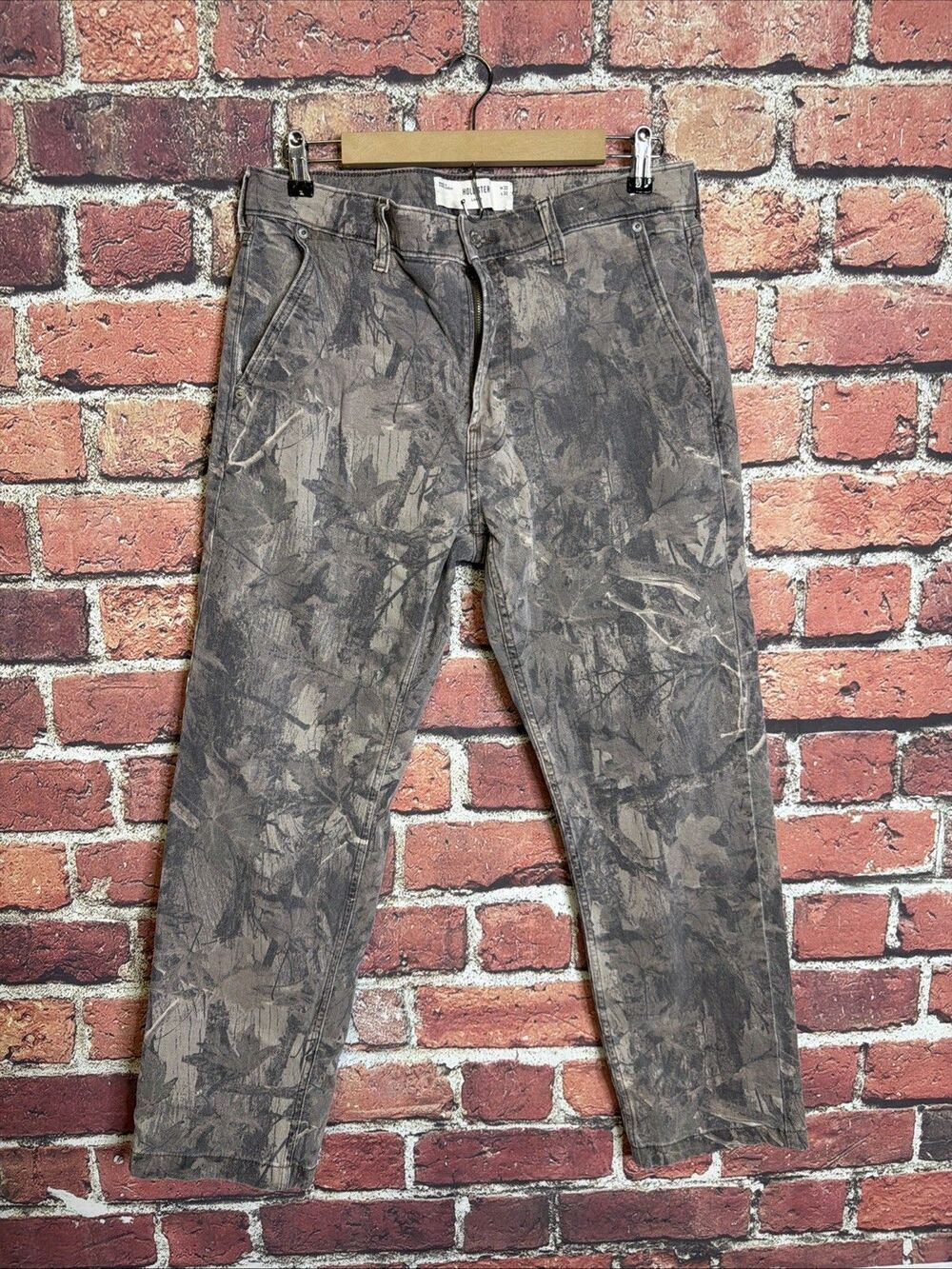 Hollister Men's Loose Fit Real Tree Camo Denim Pants 32x32 Straight Leg 5-Pocket